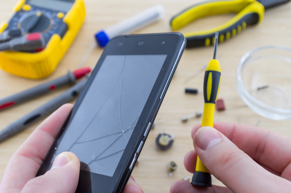 Is It Better to Repair or Replace Your Phone with a Cracked Screen?