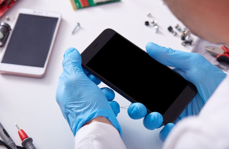 Why Should You Consider Professional iPhone Battery Repair Services Over DIY?