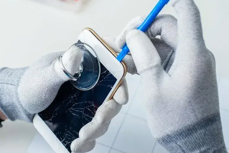 iPhone Cracked Screen Repair: Is It Worth It to Fix?