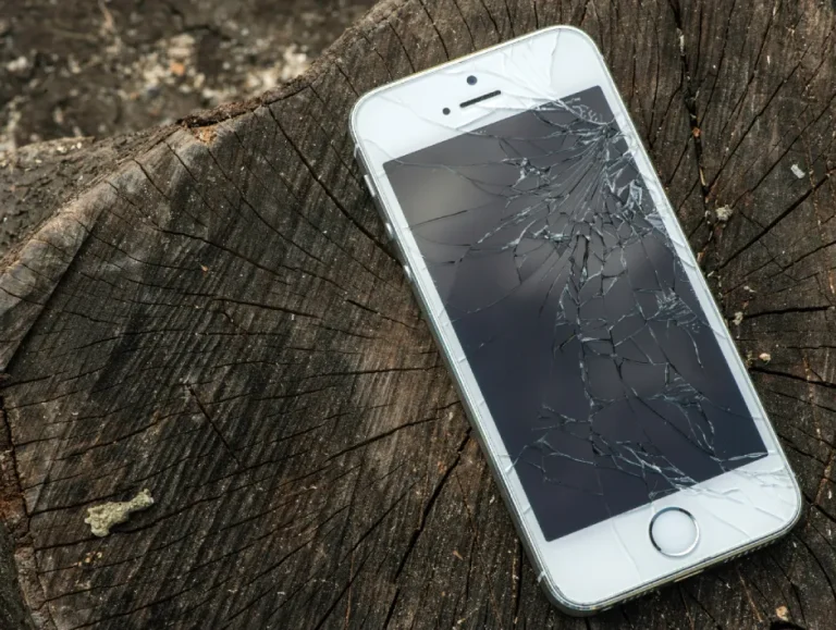 Is It Worth Fixing a Cracked iPhone Screen?